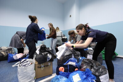 Wizyta Prezydent Gdańska Aleksandry Dulkiewicz w punktach Gdańsk Pomaga Ukrainie.