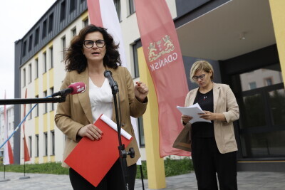 Wizyta prezydent gdańska Aleksandra Dulkiewicz w lokalach wyborczych