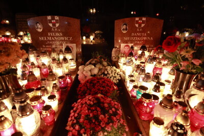 Wszystkich Świętych, Gdańskie cmentarze po zmierzchu.