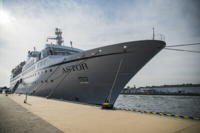 Wycieczkowiec Astor powitany orkiestrą