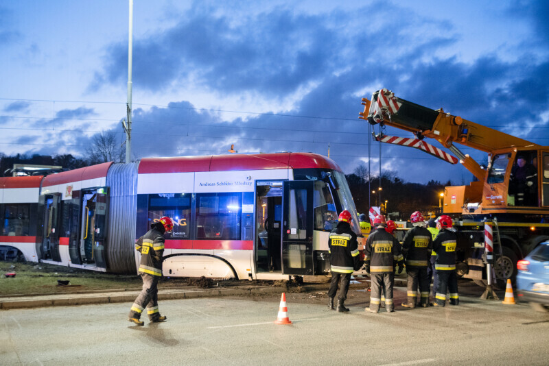 Zdjęcie Wykolejony tramwaj przy Zieleniaku 1