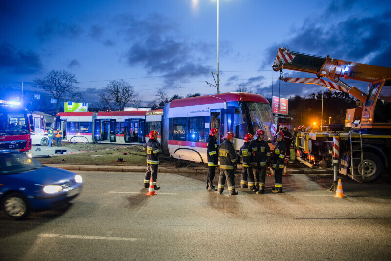 Zdjęcie Wykolejony tramwaj przy Zieleniaku 2