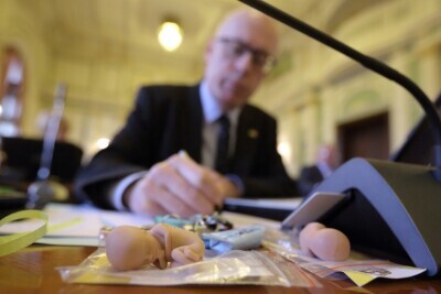 XXXV Sesja Rady Miasta, protest przeciwko metodzie in vitro