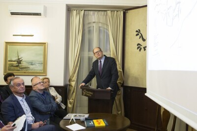 Z przeszłości w przyszłość