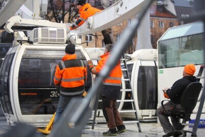 Zakończył się montaż gondol na kole widokowym Amber Sky