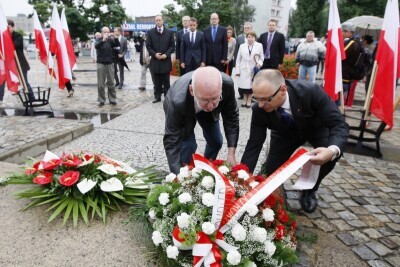 Złożenie kwiatów pod Pomnikiem Poległych Stoczniowców