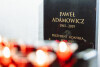 Złożenie kwiatów przy grobie Pawła Adamowicza