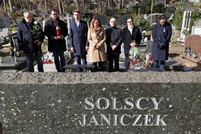 Złożenie kwiatów w rocznicę Katastrofy Smoleńskiej