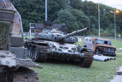 Zniszczony rosyjski sprzęt wojskowy na Placu Zebrań Ludowych