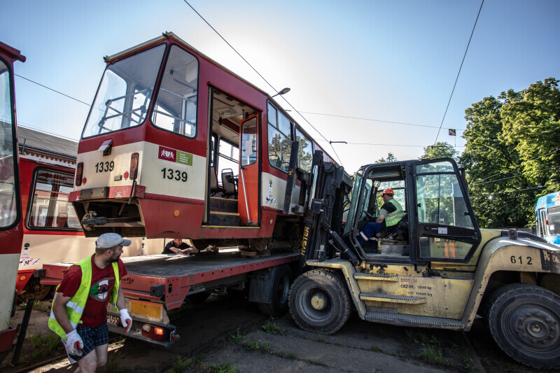 Zdjęcie Stopiątki jadą na złom 1