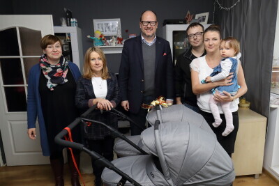 Przekazanie Wózków dla Trojaczków